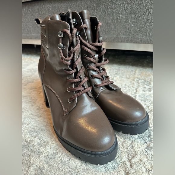 Aerosoles Esen Women size 9
Brown 3" Block Heel Lace-Up
Combat Boot Size NEW - Picture 6 of 11